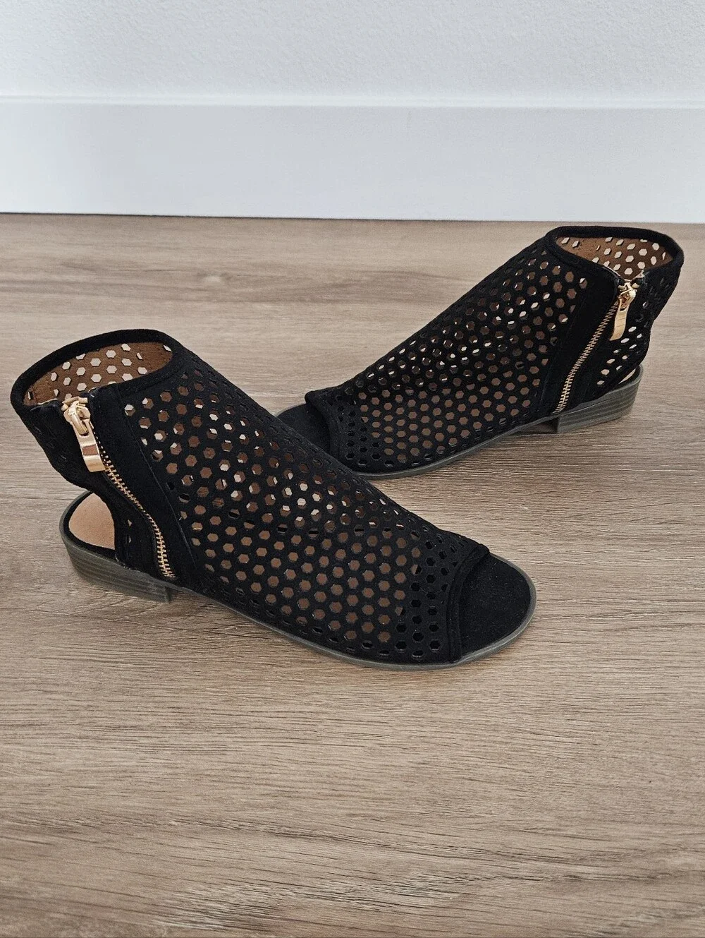 Mata Black Pinhole Peep-Toe Zip Sandals Size 7.5